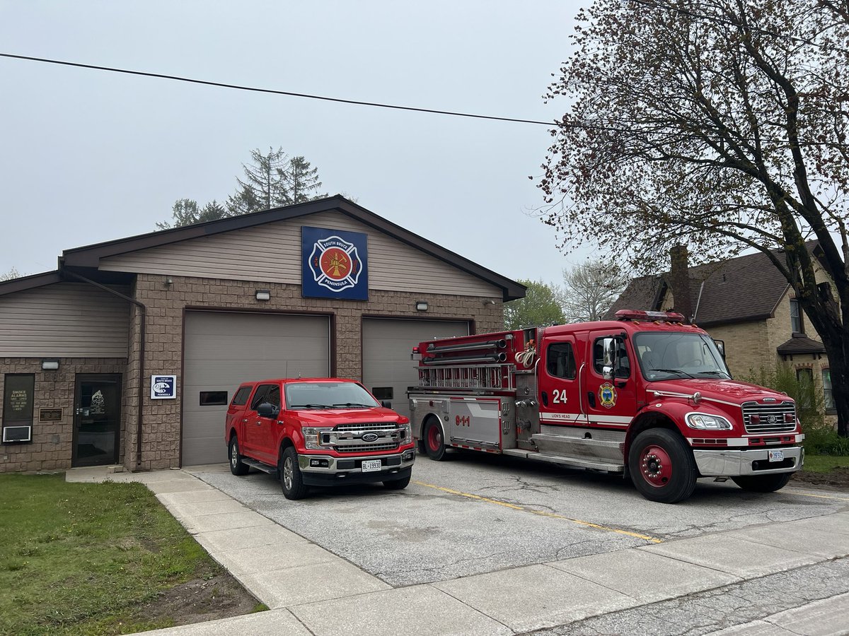 #NBPFD is staging in #Wiarton while #SouthBrucePeninsula #Firefighters are at a working #StructureFire in #SaubleBeach. Avoid the area of Sauble Falls and give firefighters space to work. Sauble Falls Rd is closed between 2nd Ave and the boat ramp. #PublicSafety #FireSafety.