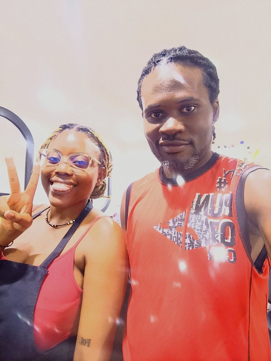 EsaoBEWEKEDI's tweet photo. J'ai fait un tour chez @goodlocs1! Toujours satisfait ! #LocsNation
💛❤️💚 https://t.co/VfE62BHcYW