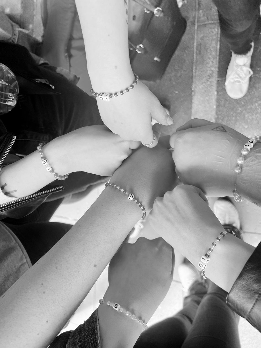 _schenny__'s tweet photo. 💜❤️💜❤️ Lets dance cult 💜❤️💜❤️💜
@lyssaindistress @annavoelohnel @hannahfrederike @_fabiola_1 @ginasdailylife @_kathix https://t.co/peiq1C4ZmG