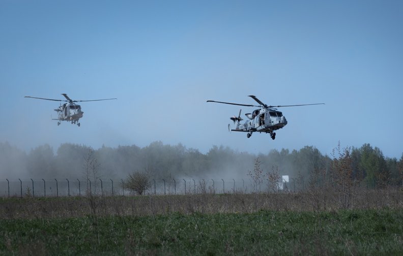 KustiSalm's tweet image. I spent a day at #SpringStorm exercise today.

With 14 000 troops on the ground it’s one if the largest land exercises in @NATO this year.

🇬🇧🇪🇪🇫🇷🇺🇸🇩🇰🇮🇹🇵🇱🇩🇪

#StrongerTogether