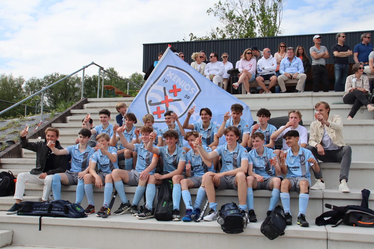 Kampioenen van de eerste klasse, met nog twee wedstrijden te spelen. Gefeliciteerd boys! Cc. @Xenioshockey <a href="/hockey_nl/">hockey.nl</a> <a href="/KNHB_NL/">KNHB</a> #hockey
