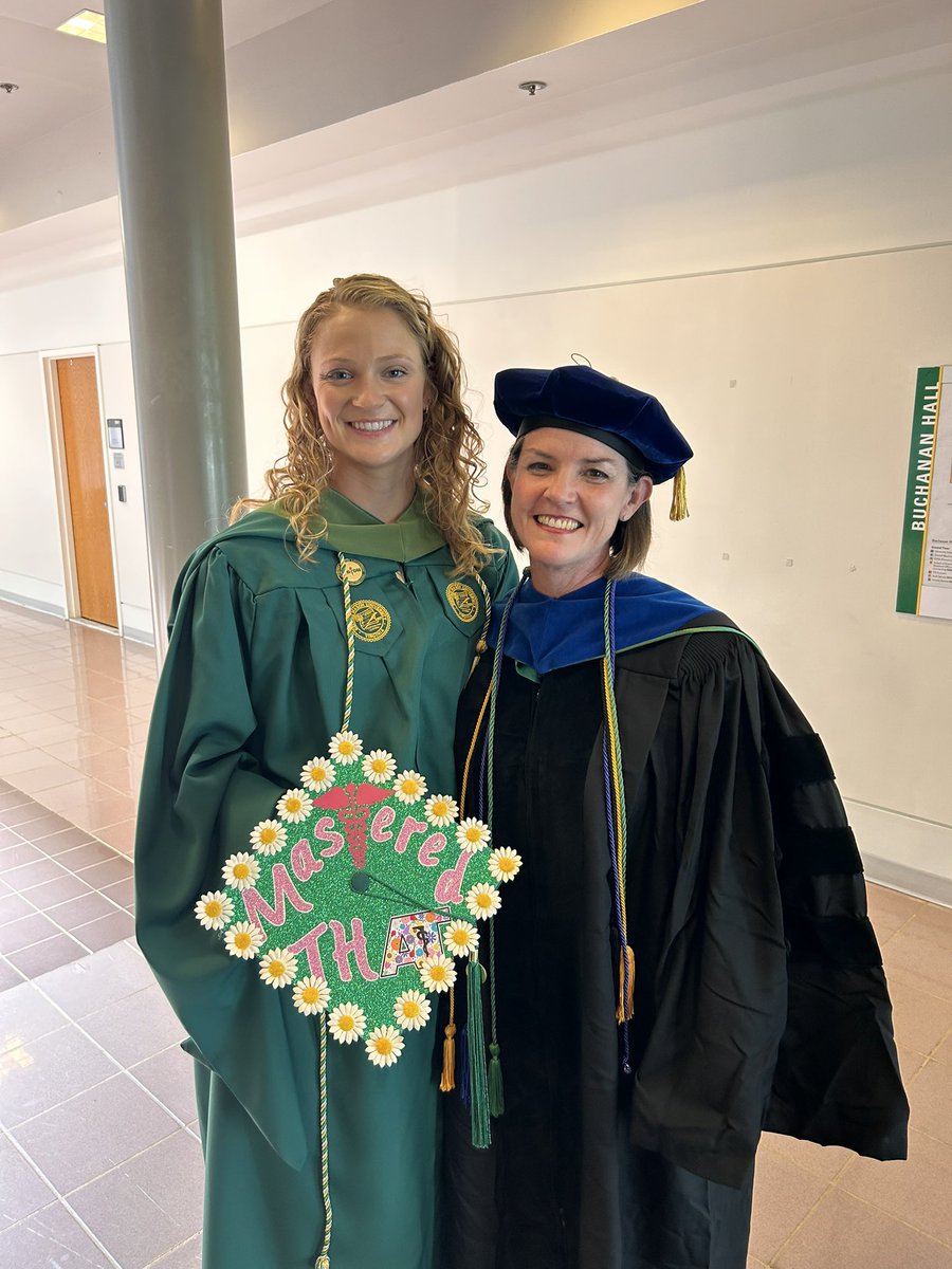 Congratulations to our 2023 Dr. Janet J. Lozar Outstanding Student in Athletic Training Award recipient, Kendall Mikkelsen, pictured with Program Director, Dr. Amanda Caswell. #MasonMSAT #AthleticTraining #MasonNation #ChooseMason