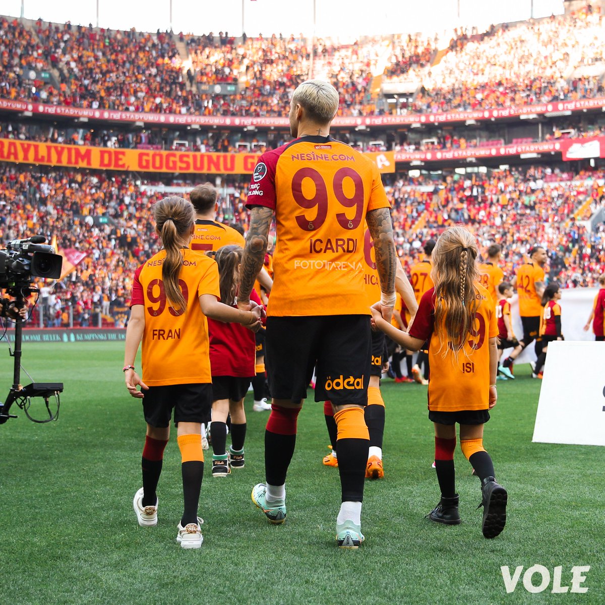 fotottarena's tweet photo. Onun motivasyonu kızları Isabella ve Francesca. 🫠 https://t.co/RsJ5LXLSuc