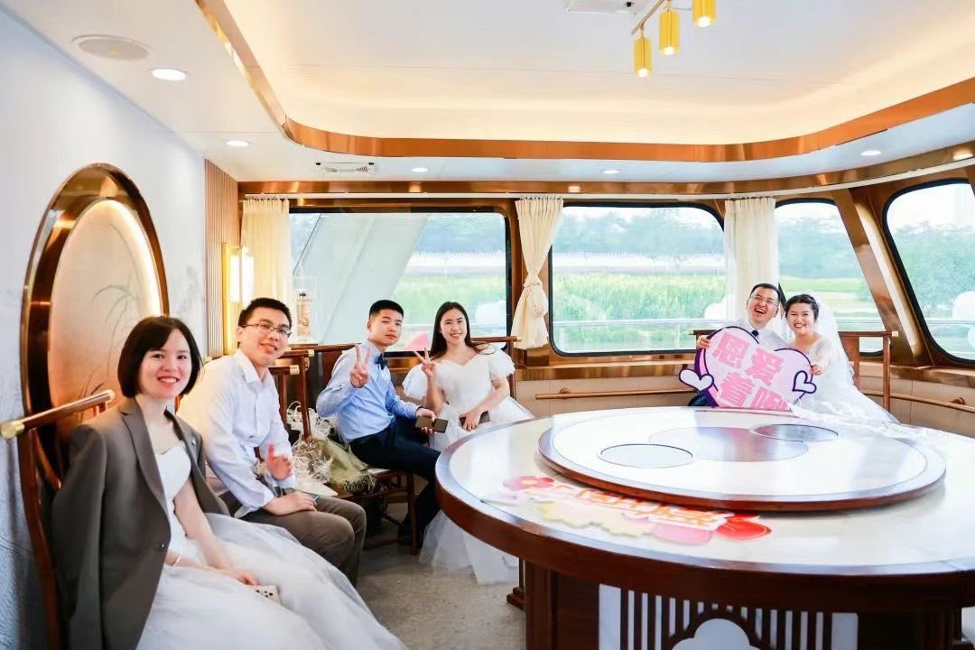 amazingnanning's tweet photo. “Loving in Nanning” group wedding party was held on a pleasure boat cruising on the Yongjiang River. 56 new couples were on board and enjoyed the view of the Yongjiang River on the boat. #wedding #China #boatwedding #groupwedding https://t.co/ylTWXfM4hq
