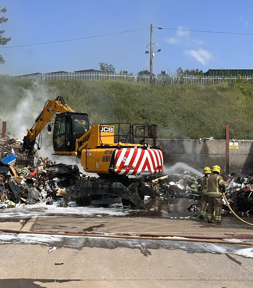 🚨Fire Call 🚨 11:05am One fire engine together with a number of fire engines from around our area attended a fire at a recycling centre on the outskirts of Wareham.  Firefighters went to action and quickly extinguished the fire. #WarehamFireStation