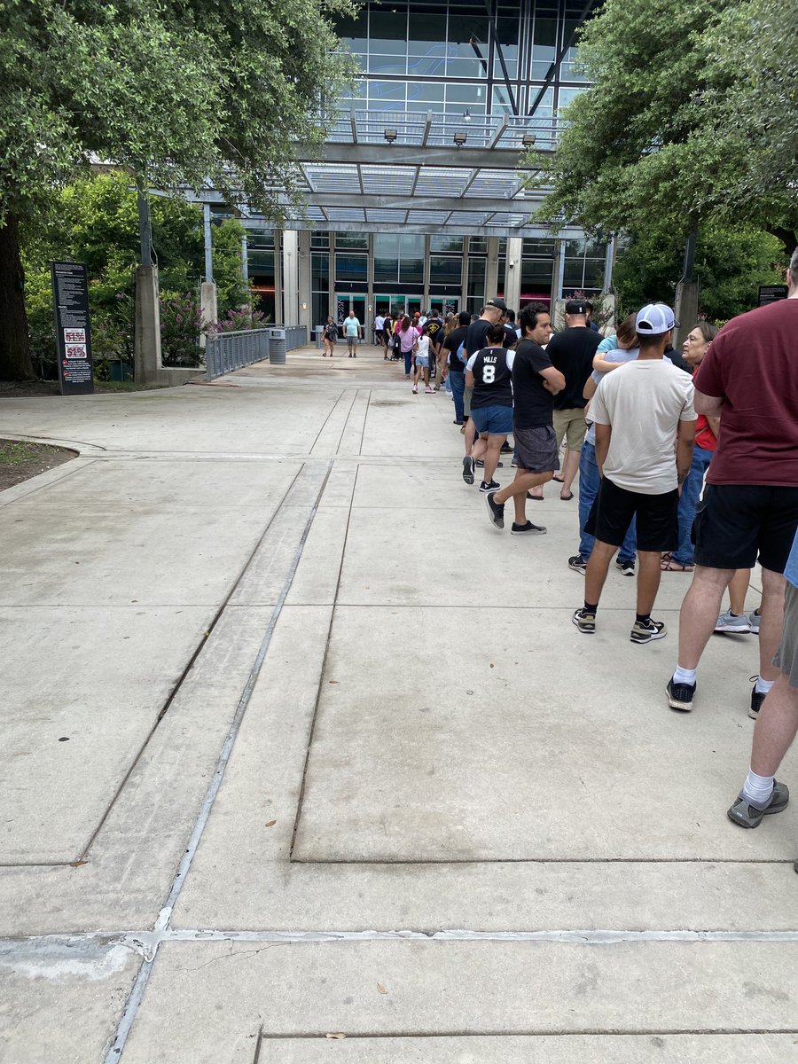 #PuroSanAntonio + #Wembymania:
Fans chanting “Go Spurs Go” at the AT&T Center line for season tickets.