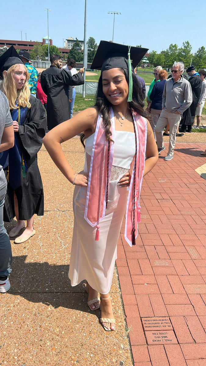 My baby sister graduated y’all 🥹🥹🥹 <a href="/Mayagrc01/">Maya Garcia</a>