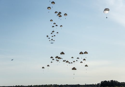 vseviov's tweet image. Allied reinforcements arriving in 🇪🇪.

#SpringStorm exercise. 

#StrongerTogether @NATO