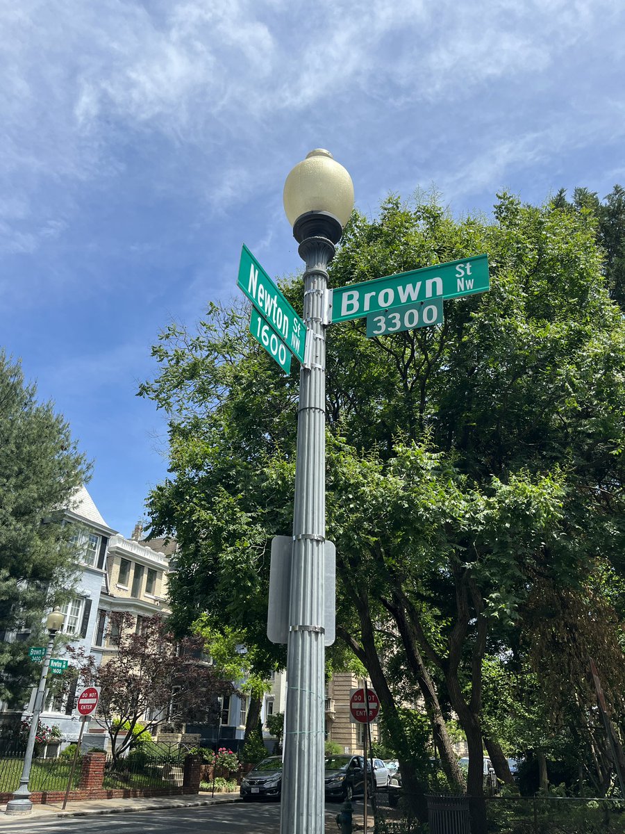 FerrellWithAnE's tweet photo. TIL there’s a Brown St in DC. https://t.co/GXd1ZQq3Hj
