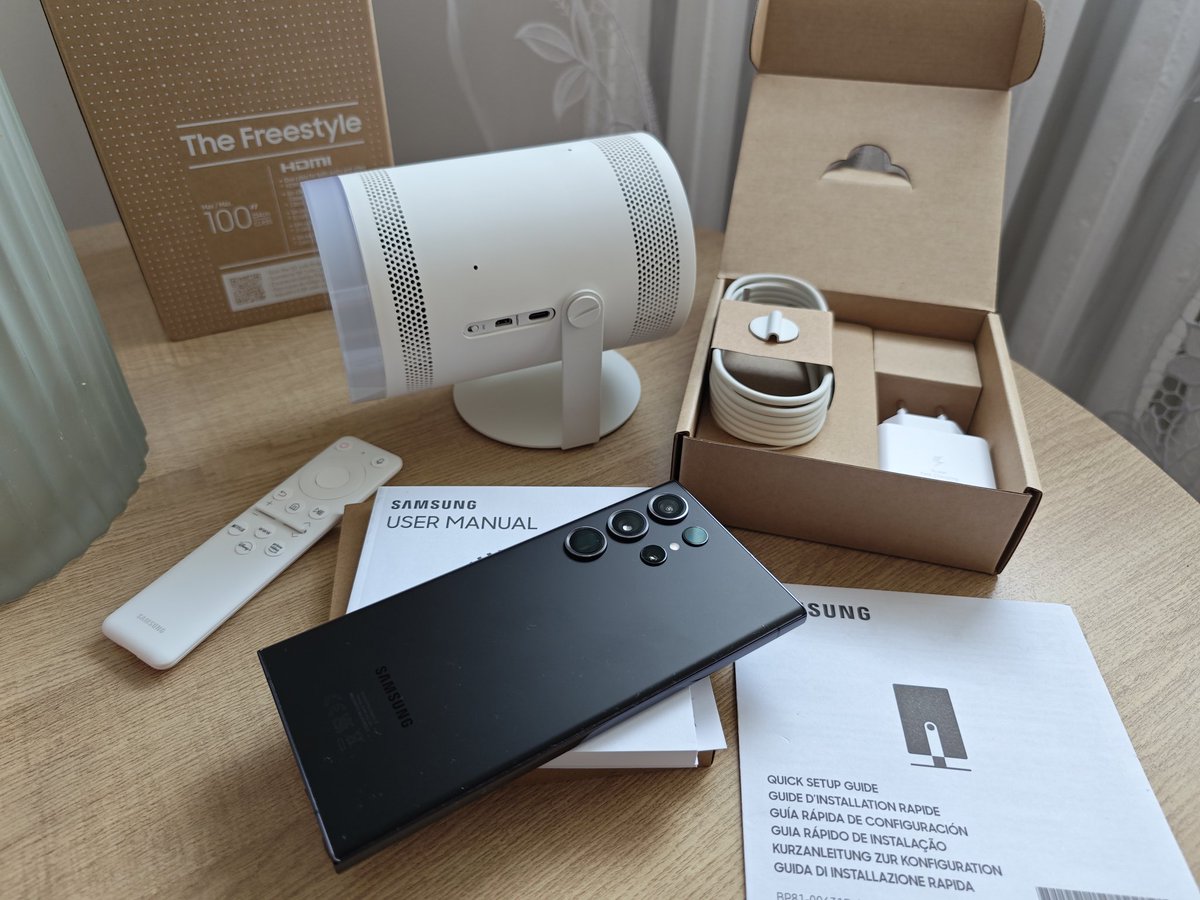 TECHNOSenior1's tweet image. Samsung The Freestyle to przenośny #projektor, który jest odpowiedzią Samsunga na potrzeby konsumentów w zakresie mobilnej rozrywki.

#samsungthefreestyle
#testwłasny
@SamsungPolska 

techno-senior.com/2023/05/20/tes…