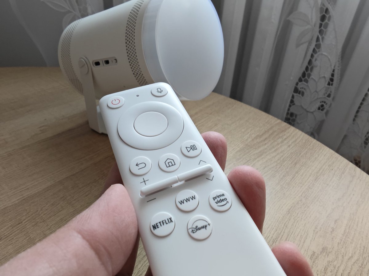 TECHNOSenior1's tweet image. Samsung The Freestyle to przenośny #projektor, który jest odpowiedzią Samsunga na potrzeby konsumentów w zakresie mobilnej rozrywki.

#samsungthefreestyle
#testwłasny
@SamsungPolska 

techno-senior.com/2023/05/20/tes…