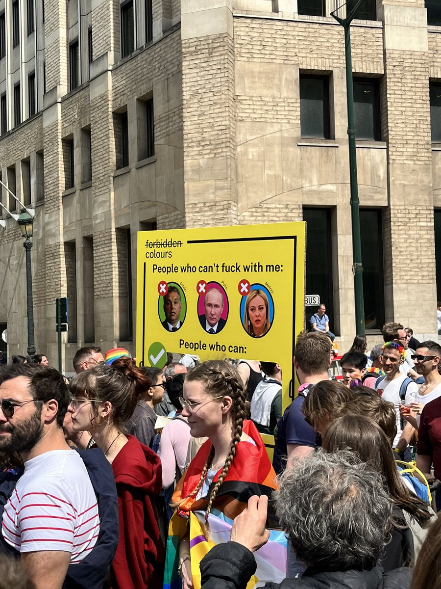 YuerekliAyse's tweet photo. What a colorful parade celebrating #equality & #diversity! ❤️🧡💛💚💙💜 #brusselspride #belgianpride #europeanpride 🇪🇺 https://t.co/4ZzDMi0SGj