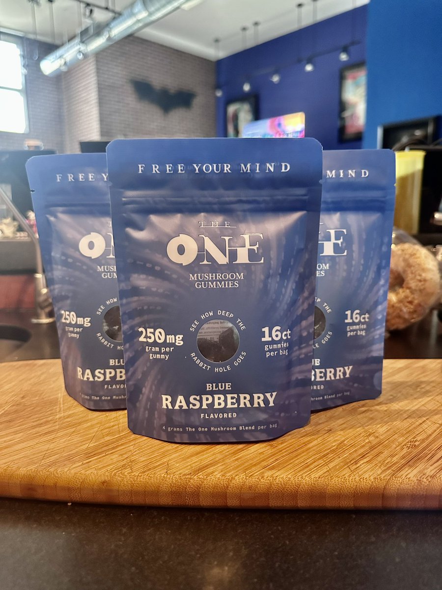 youlovejuice's tweet image. Just in Time For Summer 💥🍄
#microdosing #blueraspberry