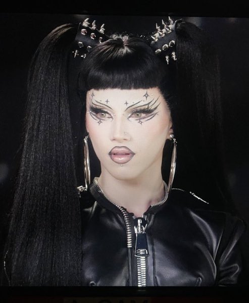 she's so insane for this eye makeup
