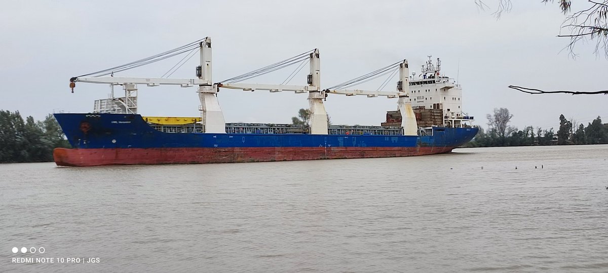 hatoblanco's tweet photo. @ruiz_cabezon @SevillaPilots @PuertoDeSevilla Desde "el bajo" en Coria del Río https://t.co/27hTsrUpGA