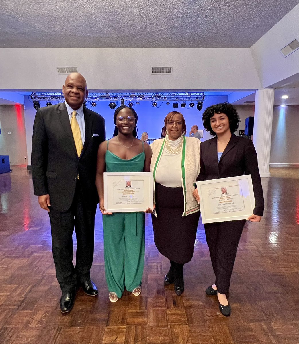 CharuChopra12's tweet image. So incredibly proud of Anisha and Reilly!💙 They are very thankful &amp;amp; honored to receive The Geoffrey L. Oglesby Memorial Scholarship!🙏 
They are kind, caring, loving, intelligent, beautiful inside and out. Keep smiling and keep shining!😊 I love you both!🥰 #BlueStreakPride