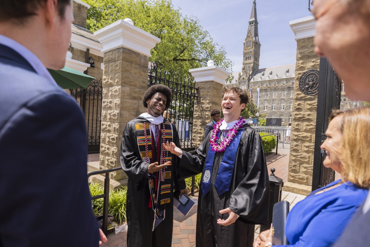 Nothing but smiles for the Class of 2023! 💙

#Hoyas2023
📸: Elman Studios