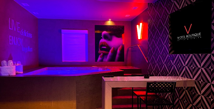 vboutiquehotels's tweet photo. El escenario perfecto para más de una noche inolvidable 🔥🔥 #PoolSuite https://t.co/9SRBpduWFh https://t.co/NJbXtXOfxQ