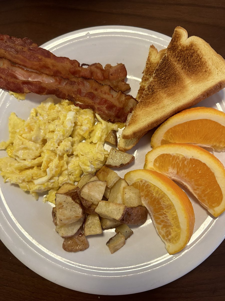 tonyrwell's tweet photo. Breakfast 🥓 🍞 🍊 🥚 🥔 https://t.co/7Ma4RktVe6