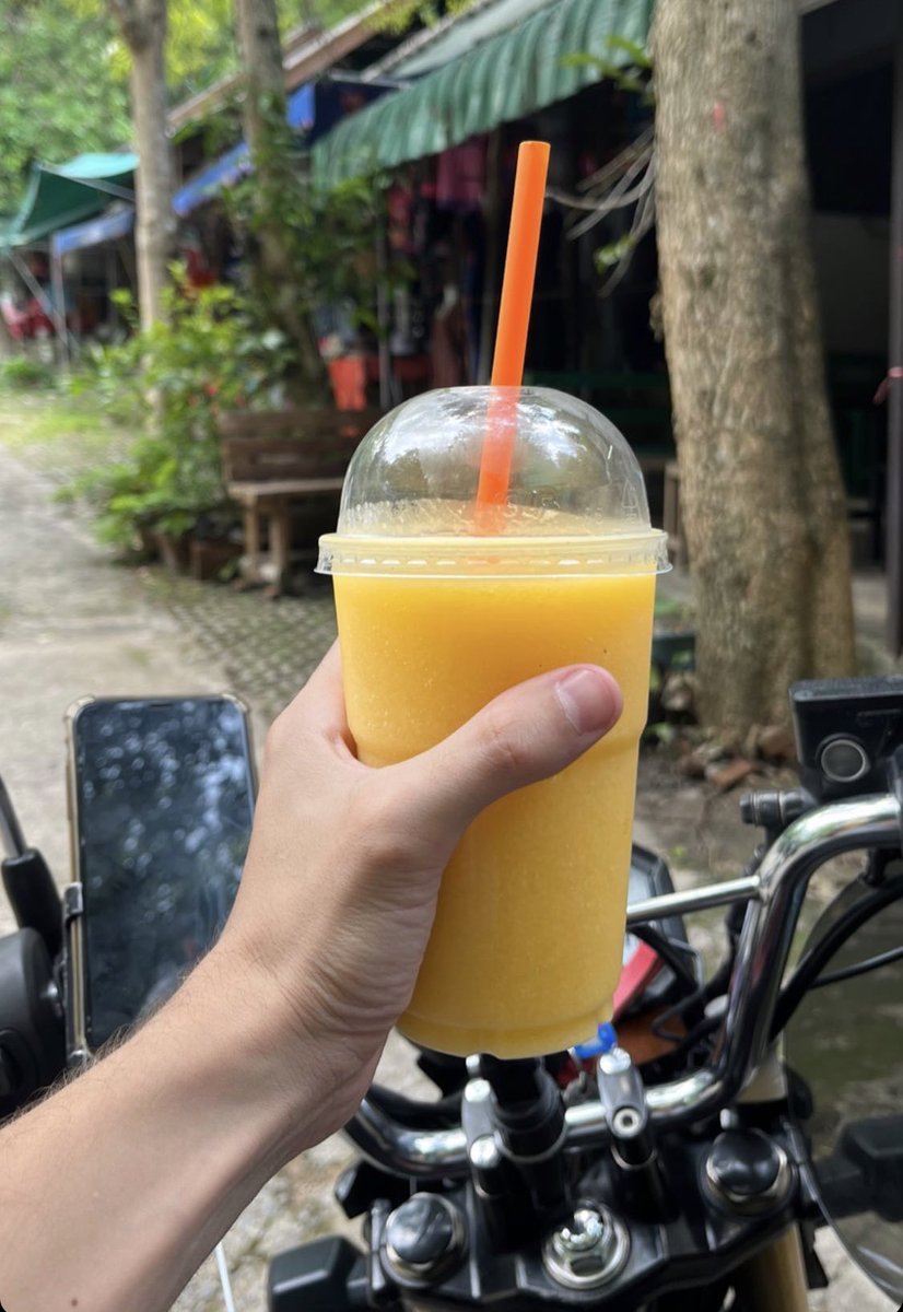 في كوكب معاه اكياس لانه كوكب المشتري🙂