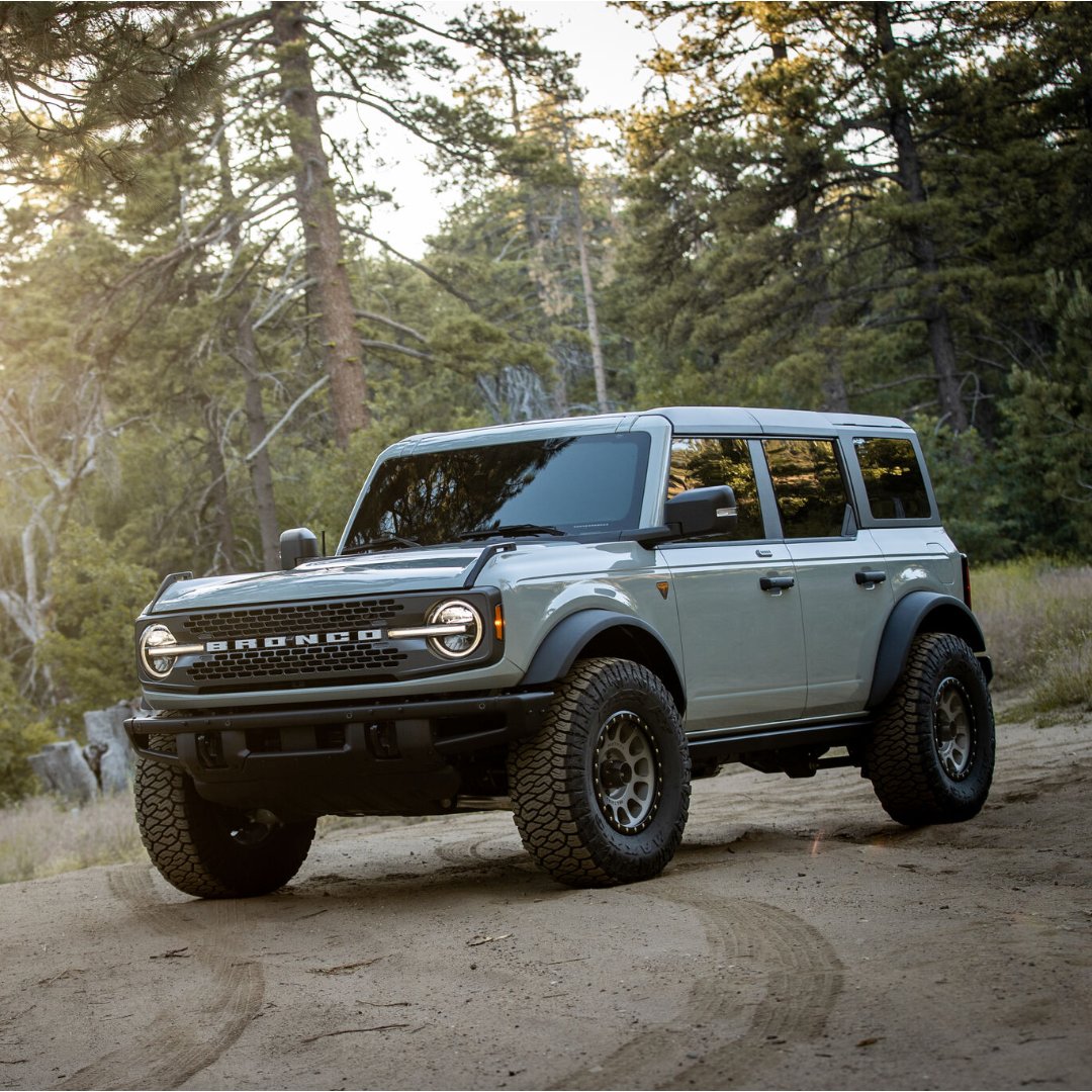 Maxxis Razr AT | All Terrain | 50,000 miles

New all-terrain tread design features 3D tread blocks and bridge reinforcements to minimize pattern noise and irregular wear.

Check out Priority Tire for more @maxxistires models.

#maxxis #maxxistires #razrat #bronco