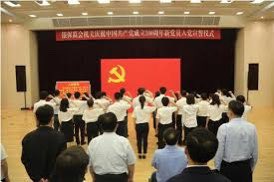 XVanFleet's tweet image. How does one become a Communist party member? 

After handing in a application, one has to undergo interrogation on motivations, detailed bio with witnesses as proof, &amp;amp;  pass tests &amp;amp; trials. Upon approval, one has to go through an oath ceremony where one swears to submit one’s…