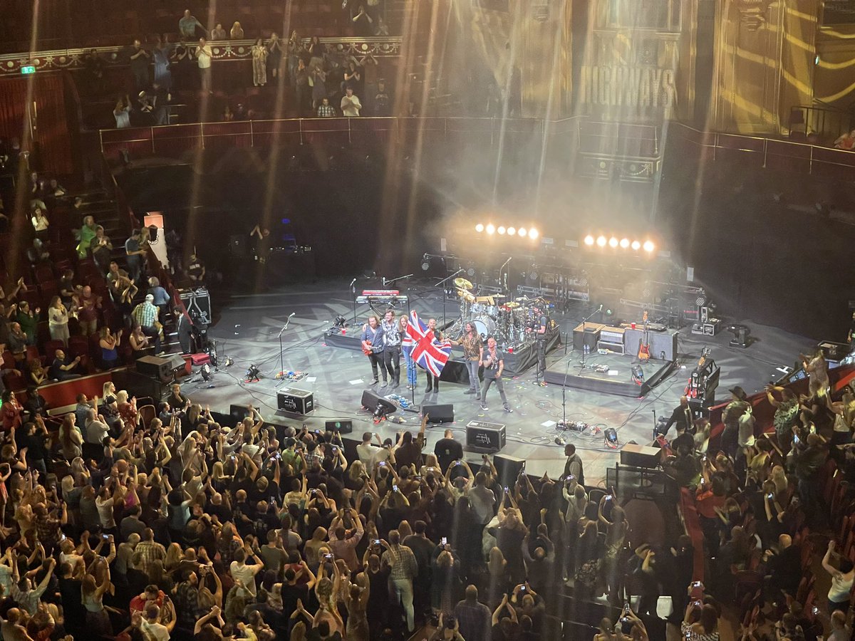 And that brings to an end the first @HighwaysFest - it’s been a great day but it’s over far too quickly! #HighwaysFestival #RoyalAlbertHall @kipmooremusic