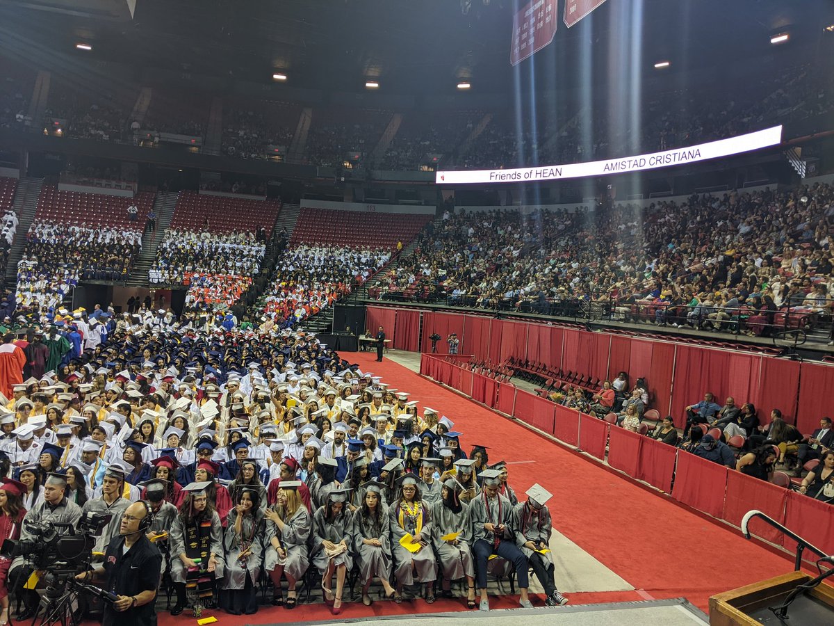 ignacior38's tweet photo. Always an honor to attend and speak at our annual @HEANevada Baccalaureate! Felicidades a todos nuestros estudiantes! @ClarkCountySch @NVALAS1 @ccsd_ell https://t.co/huTKwIhpTE