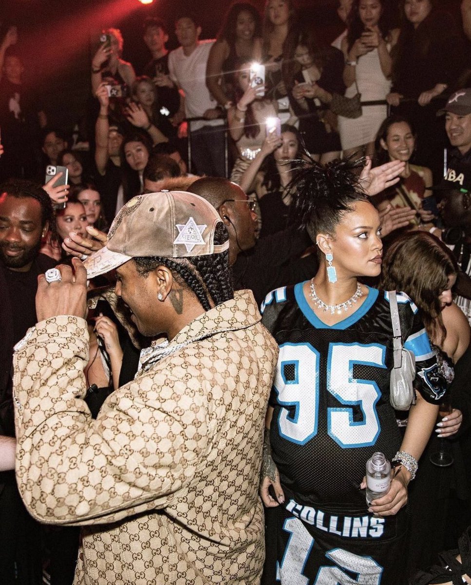 📷: Rihanna and A$AP Rocky in Tokyo tonight.