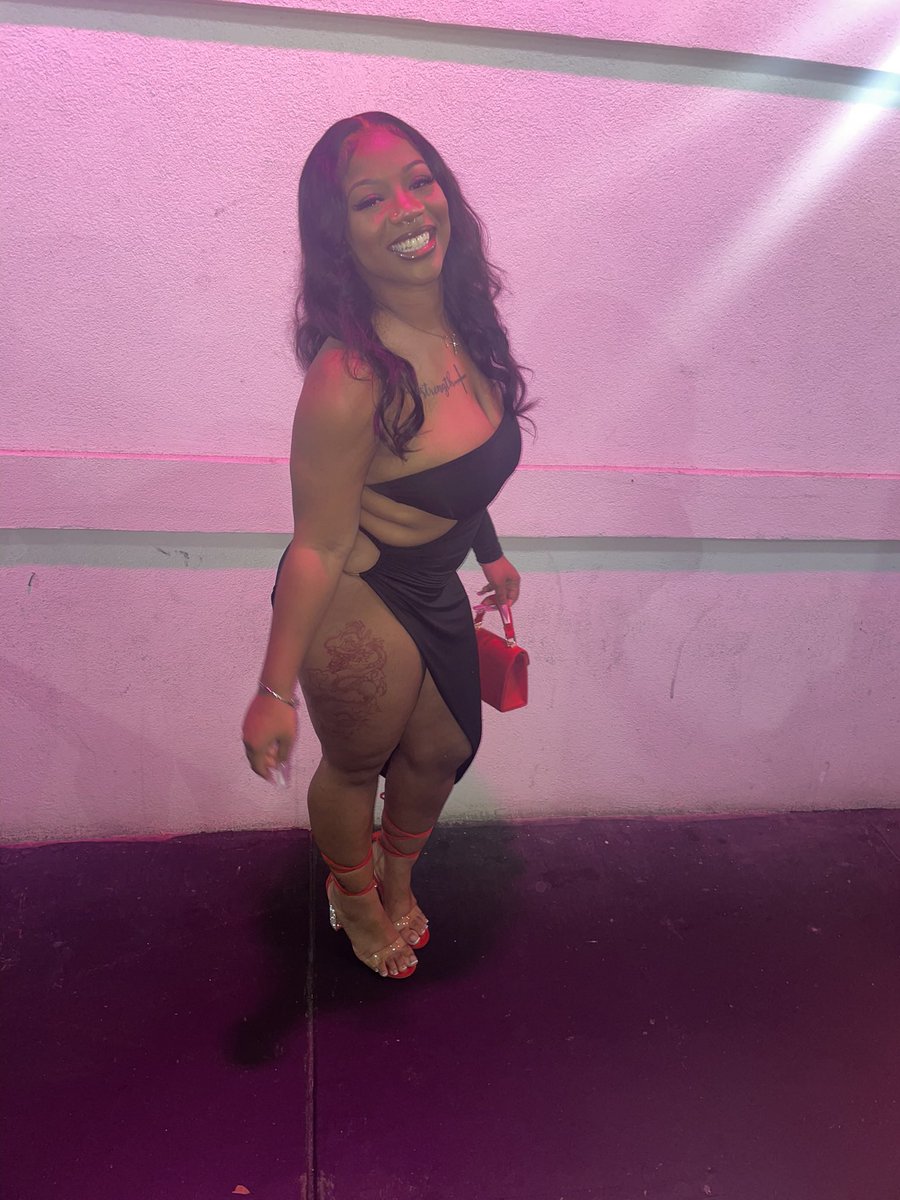 aaauntieee's tweet photo. lights camera action 🤤 https://t.co/3ZDDclP2bj