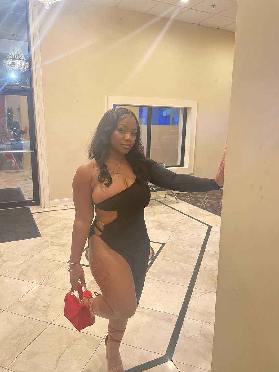 aaauntieee's tweet photo. lights camera action 🤤 https://t.co/3ZDDclP2bj