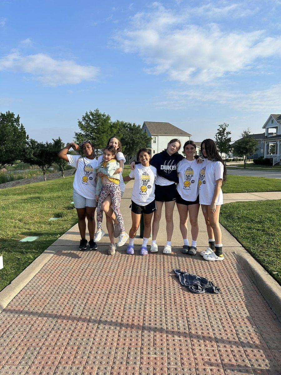 LadyHawks_Hoops's tweet photo. Always an honor to help out the Gage family! Thank you so much for asking us! #honorconnor @theLVproj @HonorConnorRun @Birdville_High https://t.co/1mPzm15DjO