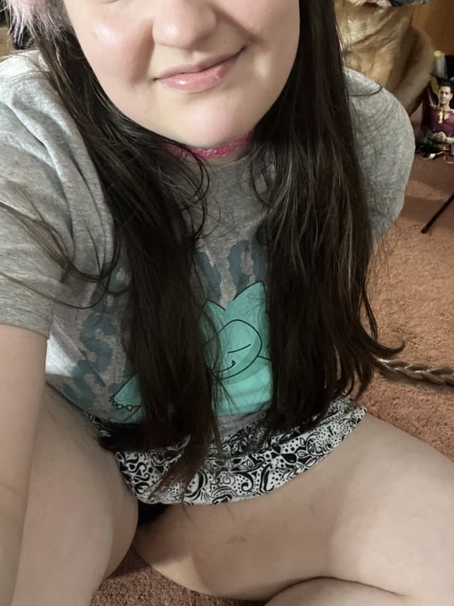 Come see live on YT right now ! Maybe catch a peek of my panties ;)  https://t.co/Y0tKkPCP3A https://t