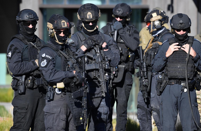 THE_Russell's tweet photo. @SistaRuthDOPD @peggymel2001 The bodycam footage needs to be released so that you and I and others get to see with our own eyes the brutality visited on citizens, in our name, on a daily basis by the NSW police thugs.
#auspol #PoliceBrutality #NSWpol #DisarmPolice https://t.co/fFUHdJ0c3G