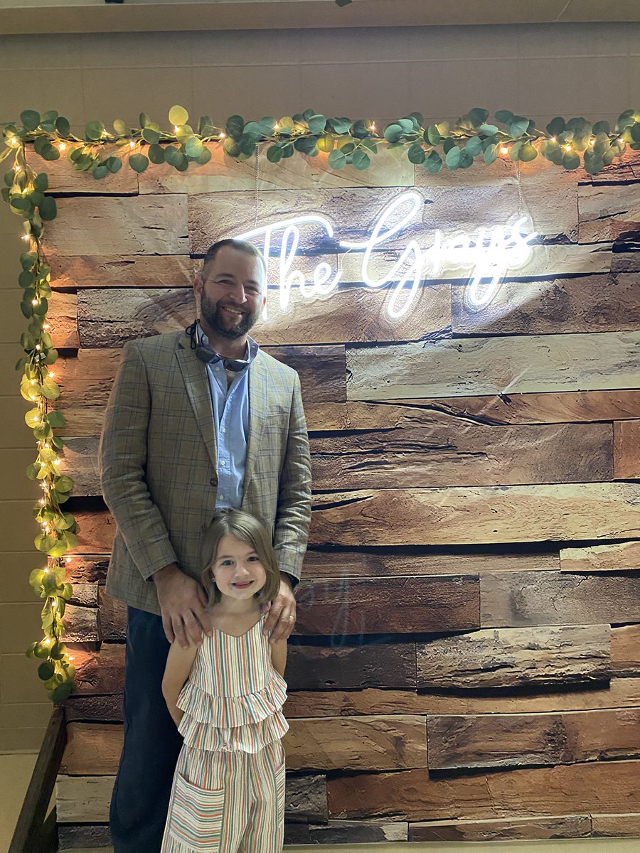 ahunt24um's tweet photo. I had the best wedding date @ the #GoingGray wedding.  Congratulations Kylie and Drew Gray! https://t.co/qFfOdccgOk