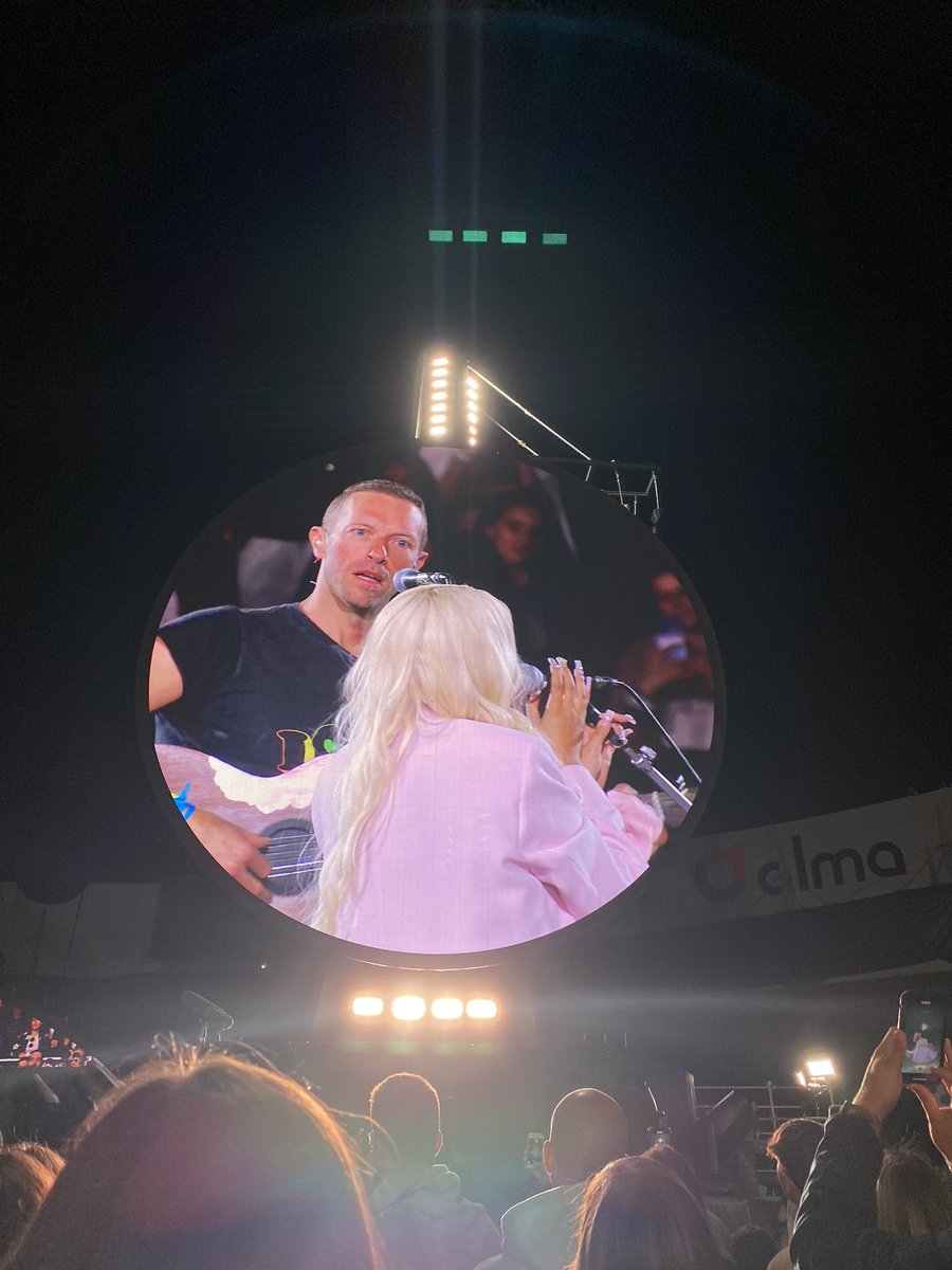 o chris martin chocado com a voz da bárbara bandeira 😭😭🫶🏼