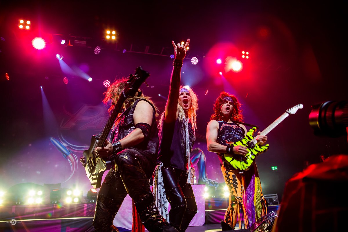 Hard to pick a favourite shot from tonight. But this is definitely up there ✨ @Steel_Panther at @O2ForumKTown 🤘🏼 #SteelPanther #o2forumkentishtown #gigphotography