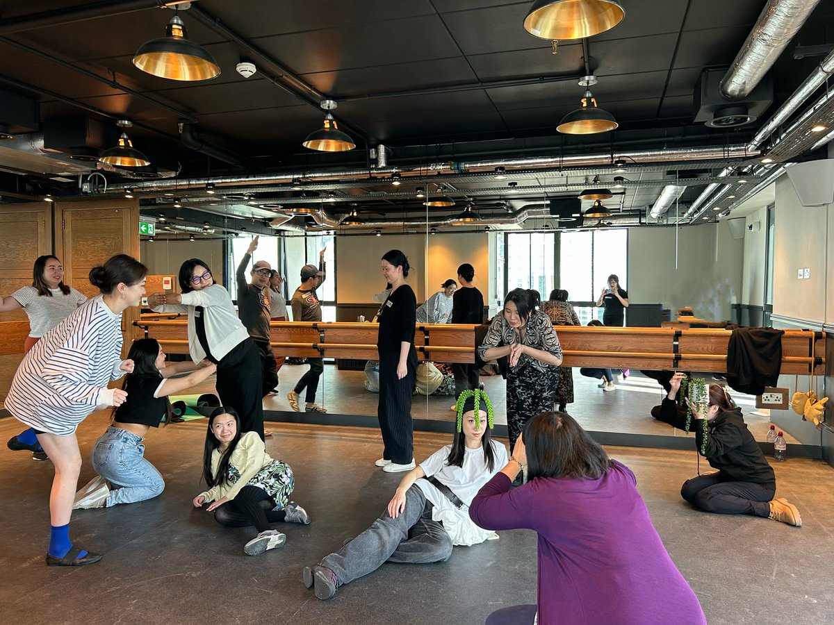 yunjia_luo's tweet image. The drama workshop “home”, first of the devising series of Luofulli 「埠Bu」, has been a great success and one of the most wonderful experiences of my facilitating with the support of our incredible British Chinese community! 
#workshop #drama #appliedtheatre #chinese #luofulli