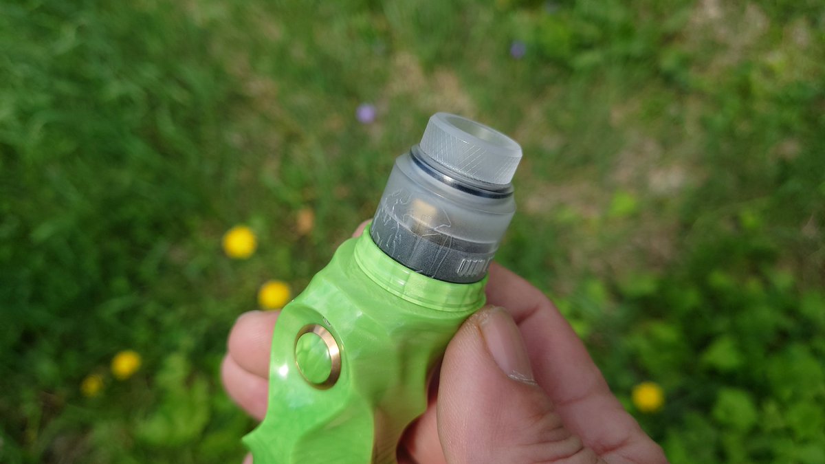 CebrjowHwScHCkj's tweet photo. 皆さんおはよっチェ😆👍今日も宜しくご安全に。🙇💦#LKC #JUMA Green Mamba NONAME MOD + #VaperzCloud #NightmareRDA Mini😋💦 #VAPE #vape好きな人と繋がりたい #VAPE好きと繋がりたい #VAPE初心者 #LovePinoyVapingGear #LowkeyCustoms #iamlowkeycustoms https://t.co/XeMNjyhRcY