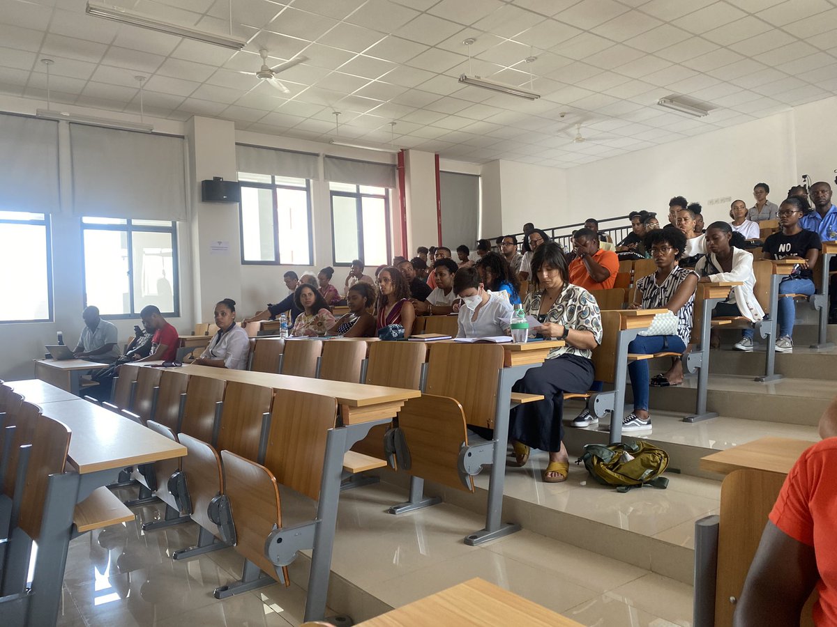 SamirMartins1's tweet image. Presentation of #nesting event of #greenturtle, #oliveridley &amp;amp; #hawksbill #seaturtles on 🇨🇻 during the national scientific conference and the worshop on #seaturtle network 🇨🇻
@EizaguirreLab 
@fmb_caboverde
@ProjetoBioSal 
#cvnatura2000
@TurtleFound 
@rudford
@biosfera1
#taola+