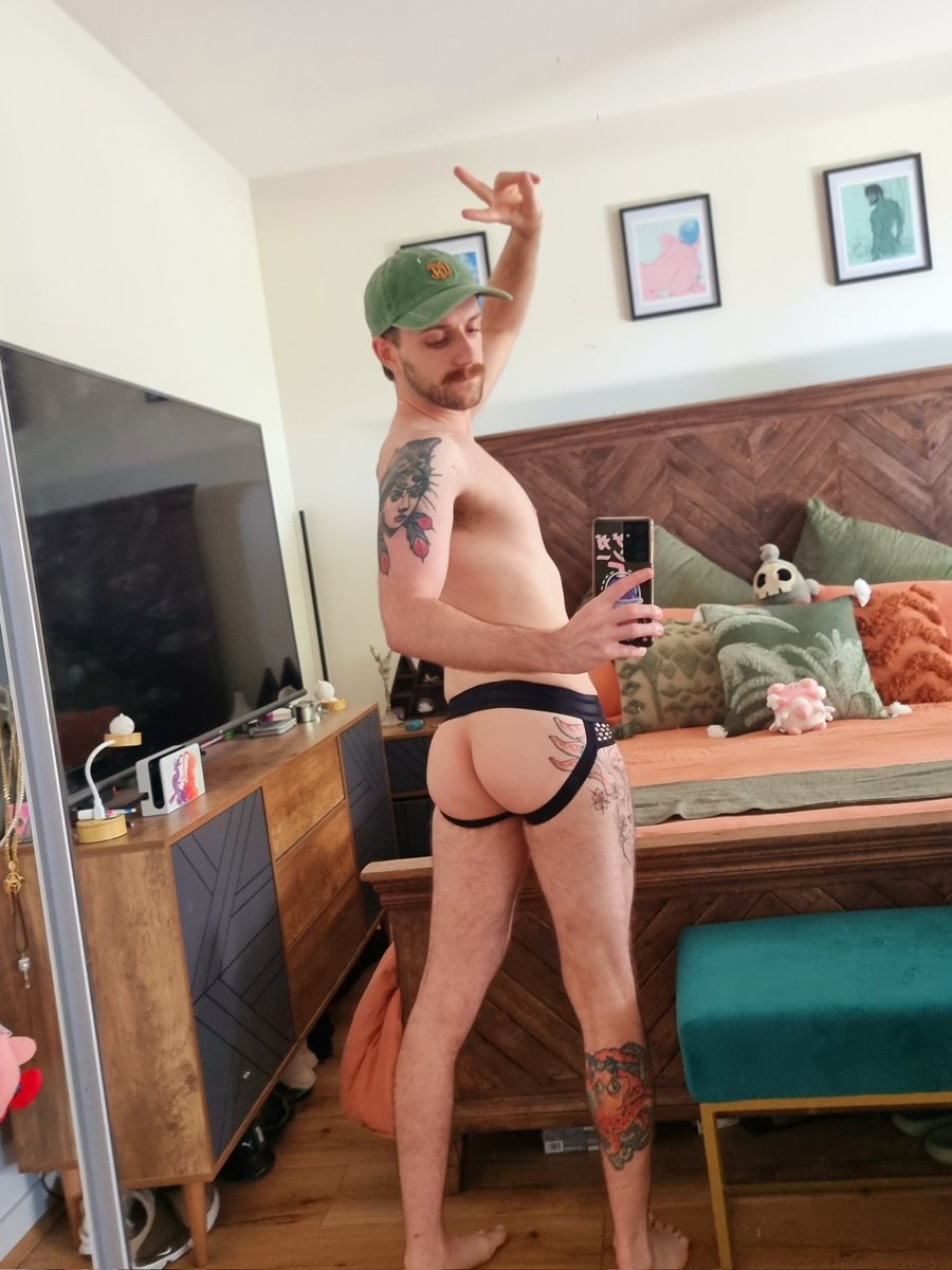 RT to make me even more submissive and breedable 🥺