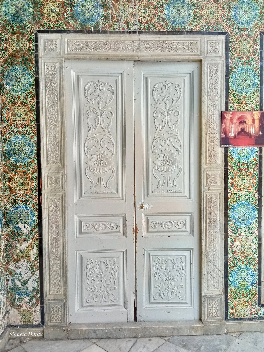PlanetaDunia's tweet photo. #Testour es famosa por su #arquitectura andalusí, las calles encaladas, las ventanas llenas de flores o casas que mantienen la estructura de los patios andaluces. Destaca la Gran Mezquita y la Torre del Reloj construida por los otomanos #discovertunisia #authentictunisia #Túnez https://t.co/ezQR3PLh2I