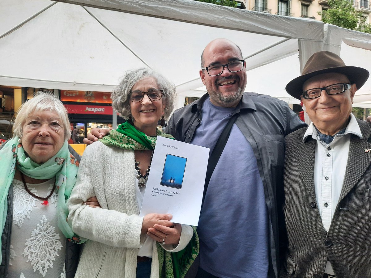 DavidLabrador23's tweet photo. Aquesta tarda he pogut visitar la tradicional #MostradEntitats del #Poblesec (edició 31) organitzada per @COMUNICAPS al Paral·lel.
Vull felicitar a les entitats participants pel seu gran treball i agrair des de @CiutadansBCN la seva invitació.
#PerTuPerBarcelona
#PalabraDeGrau https://t.co/hNqHJbOItR