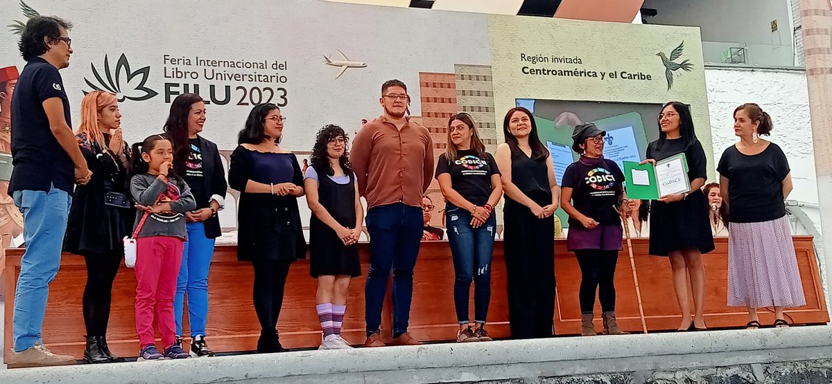 Felicitamos a Melissa <a href="/ArdillaCurie/">Ardilla Curie</a> (alumna) y a Giovanni (egresado) por haber recibido el premio a la divulgación científica "La Ciencia y el Hombre", como miembros del colectivo  <a href="/CoDiCE_Divulga/">CoDiCE Divulgación Oficial</a>  en la #FILU2023