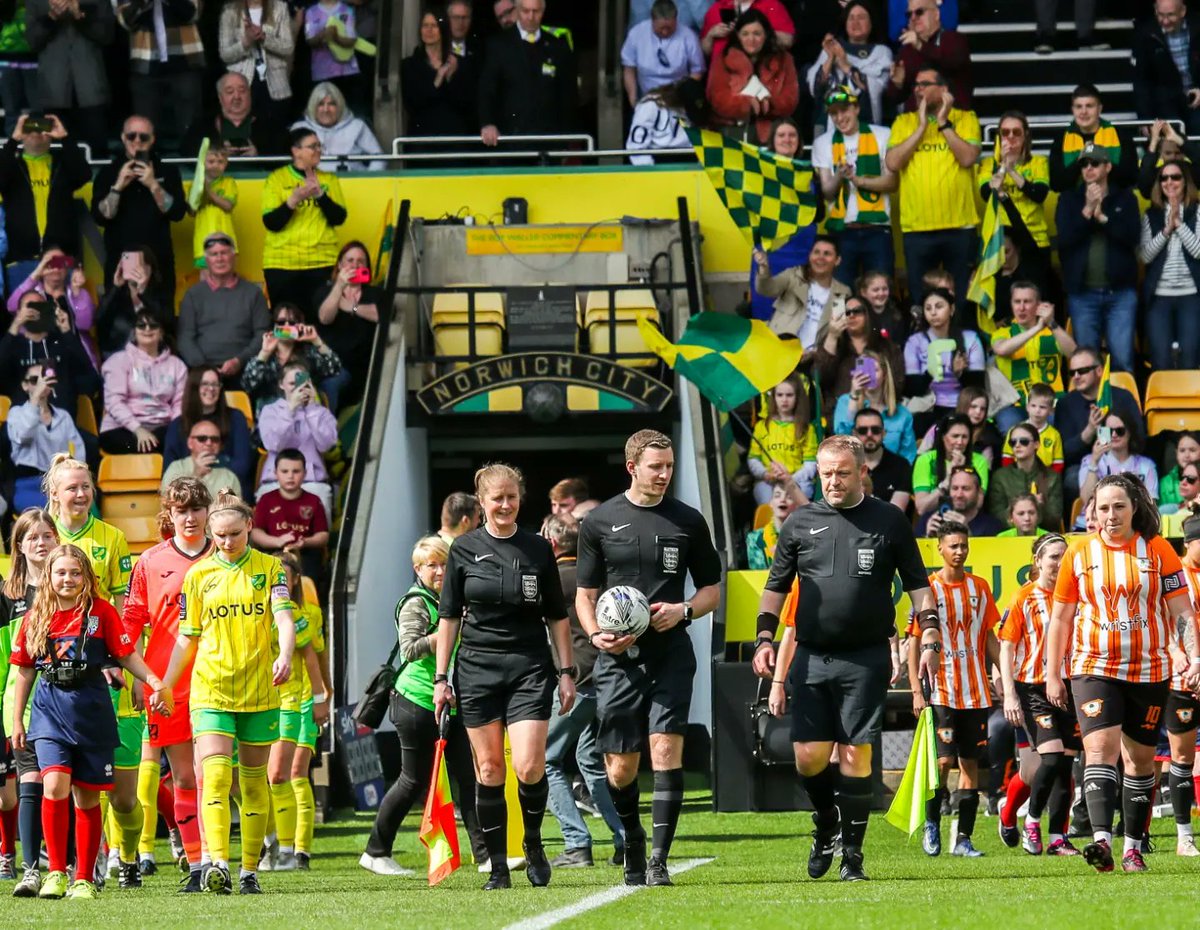 annalarkins's tweet photo. 2022/23 season won't be one I forget any time soon 💛💚 https://t.co/iqnQqON6IX