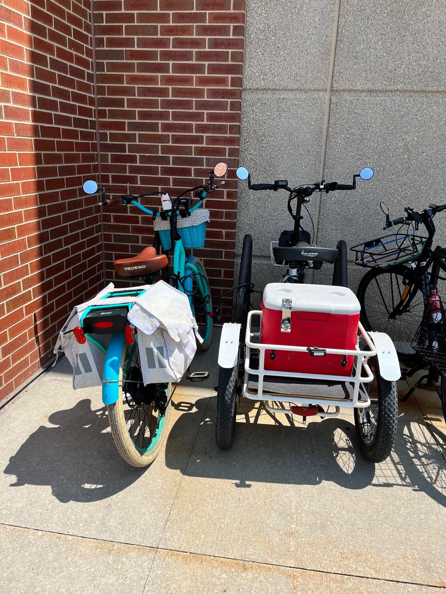 mpusto's tweet image. Not my bikes but they were pulling up as I got there with my #cargoBike. I love to see people using trikes for cargo!