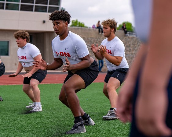 azcardsyouthfb's tweet photo. Position Drills 🏈

#BirdGang https://t.co/IYLoggndbv