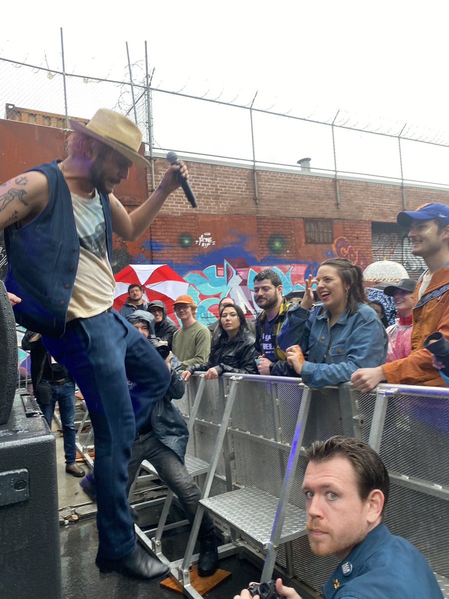soundmind_live's tweet photo. .@LanghorneSlim getting into the crowd at #SoundMindFest!
Stream now: https://t.co/8FpGJWVmDn https://t.co/JvtkrJHsIe