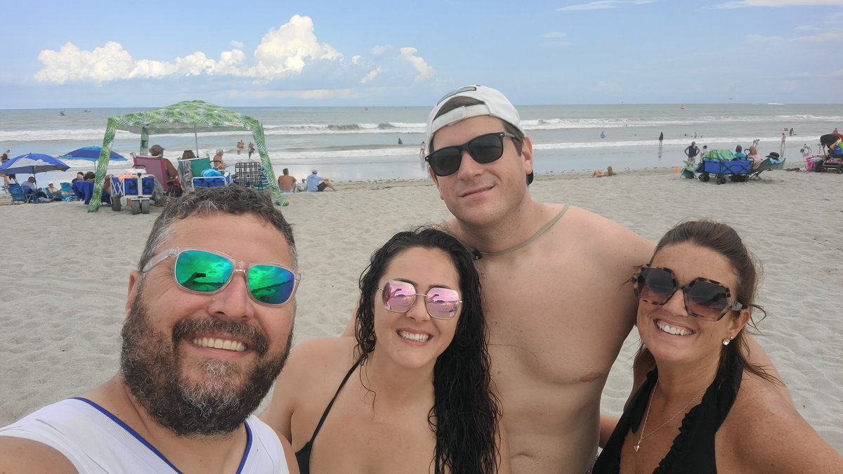 TheLeisureProf's tweet photo. We run this beach.  
@AlainaH89 @matthewfdz @NonaTanlines https://t.co/xJWYhaXTP9