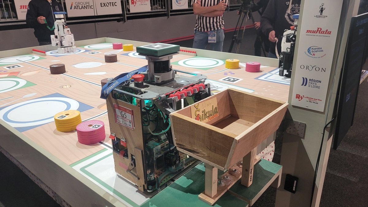 Coupe de France de Robotique : 2eme de la finale vétéran (13eme au classement général vétéran + classique). Merci <a href="/PlaneteSciences/">Planète Sciences</a> <a href="/CoupeRobotique/">Coupe de France de Robotique</a> pour cette superbe organisation avec plein de nouveauté.